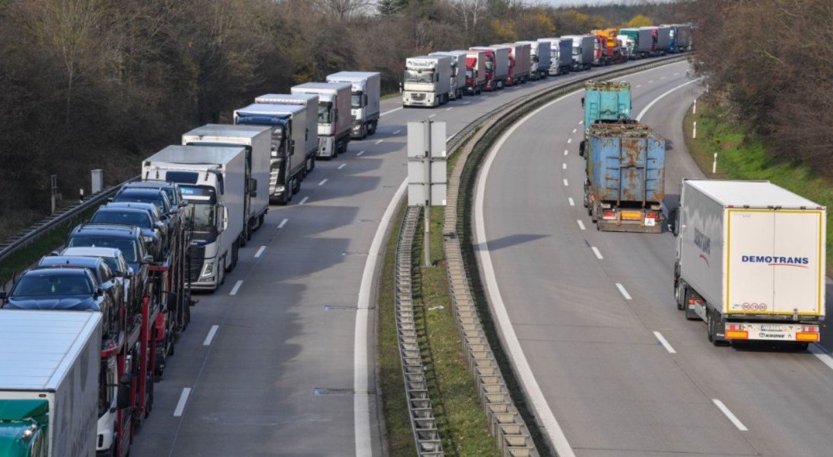 Atenţionare de călătorie MAE – Restricţii de circulaţie pentru camioanele de mare tonaj, în Ungaria