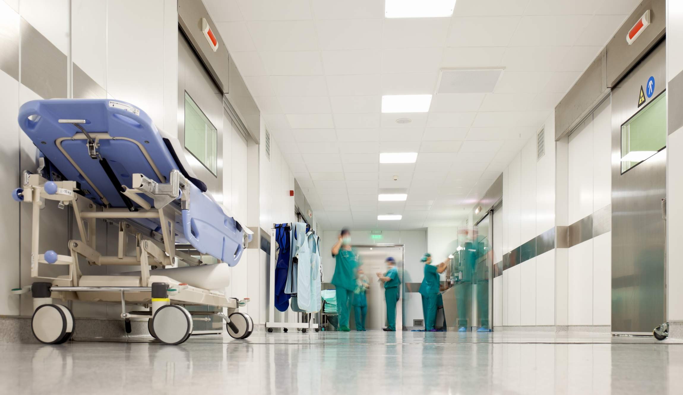  Managerii şi directorii medicali ai spitalelor publice pot rămâne în funcţii până la 70 de ani