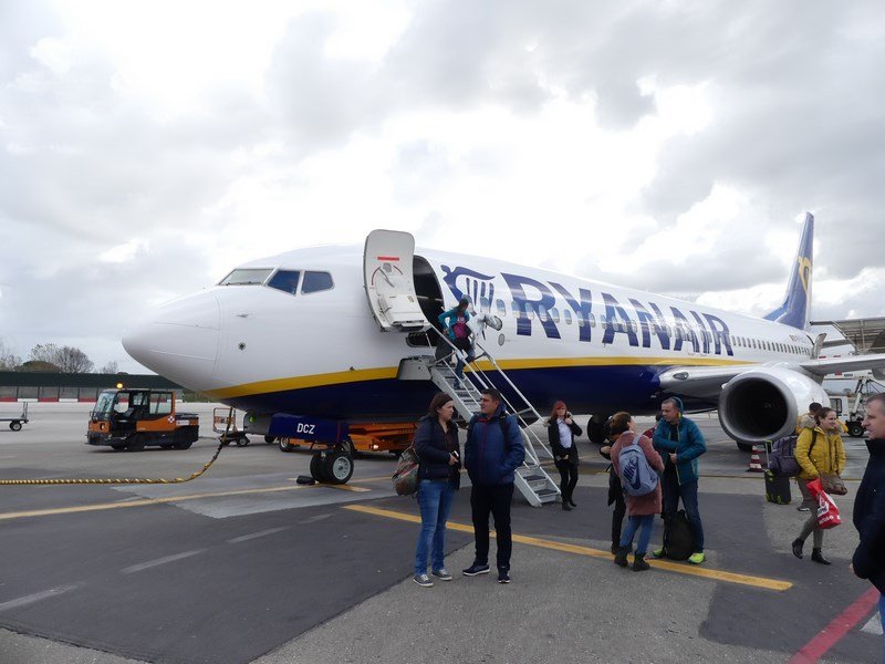  O companie aeriană introduce noi destinaţii pentru români