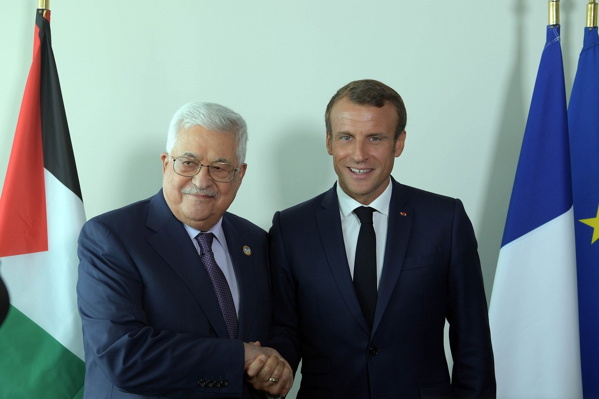  Emmanuel Macron, primit la Ramallah, de Mahmoud Abbas