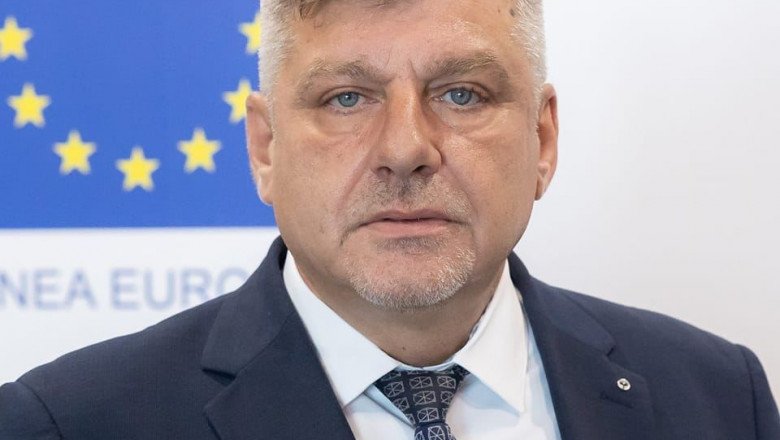  Director în Ministerul Investiţiilor şi Proiectelor Europene, reţinut după ce ar fi perceput taxă din salariul subordonaţilo