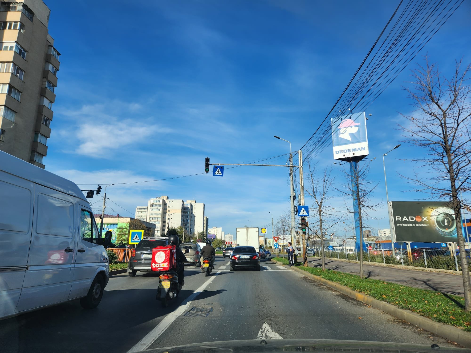  Schimbări în traficul de pe Socola: un verde intermitent la liceul CFR și un semafor la trecerea de pietoni Dedeman VIDEO