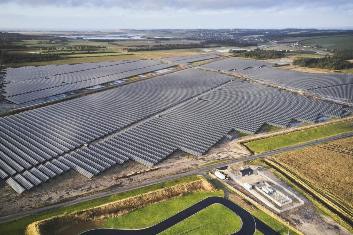  Argeş: A fost inaugurat cel mai mare parc fotovoltaic din sud-estul Europei, la Răteşti