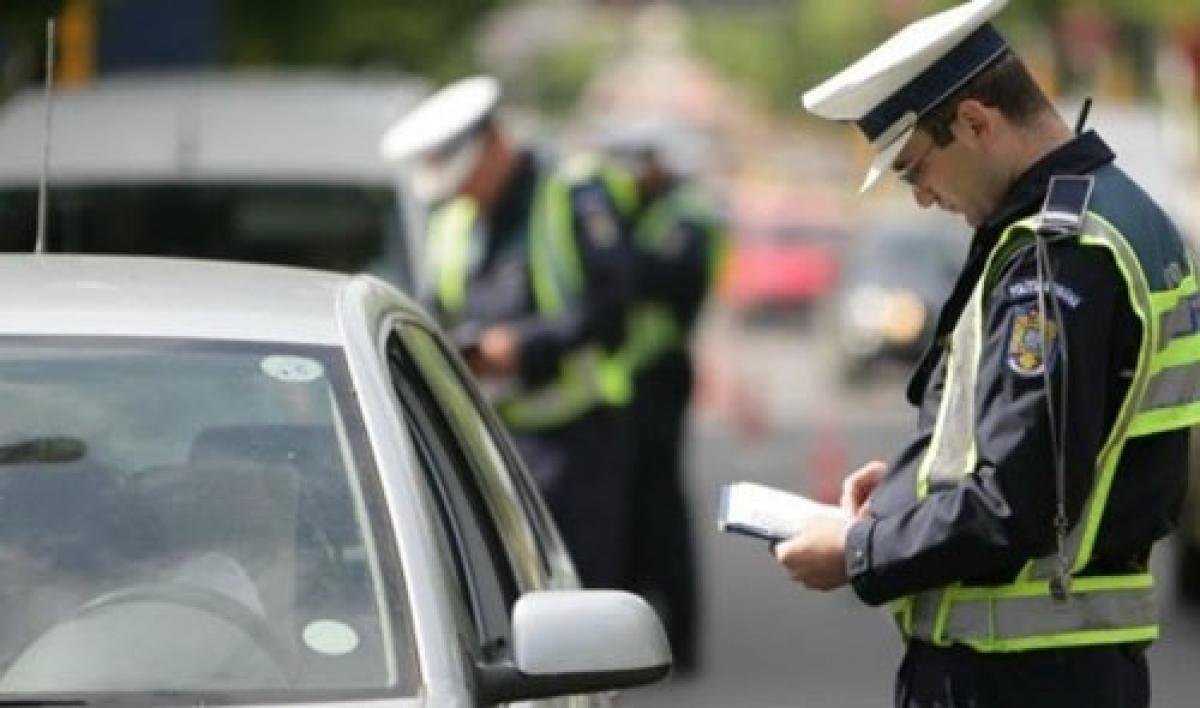  Acţiune pe drumuri naţionale la Iaşi: din 52 de amenzi, 44 au fost pentru viteză excesivă. 32 de şoferi au rămas fără permis