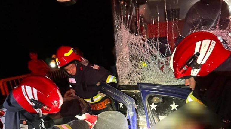  Accident la Mărul de Aur: patru persoane au fost rănite după ce două autoturisme s-au izbit