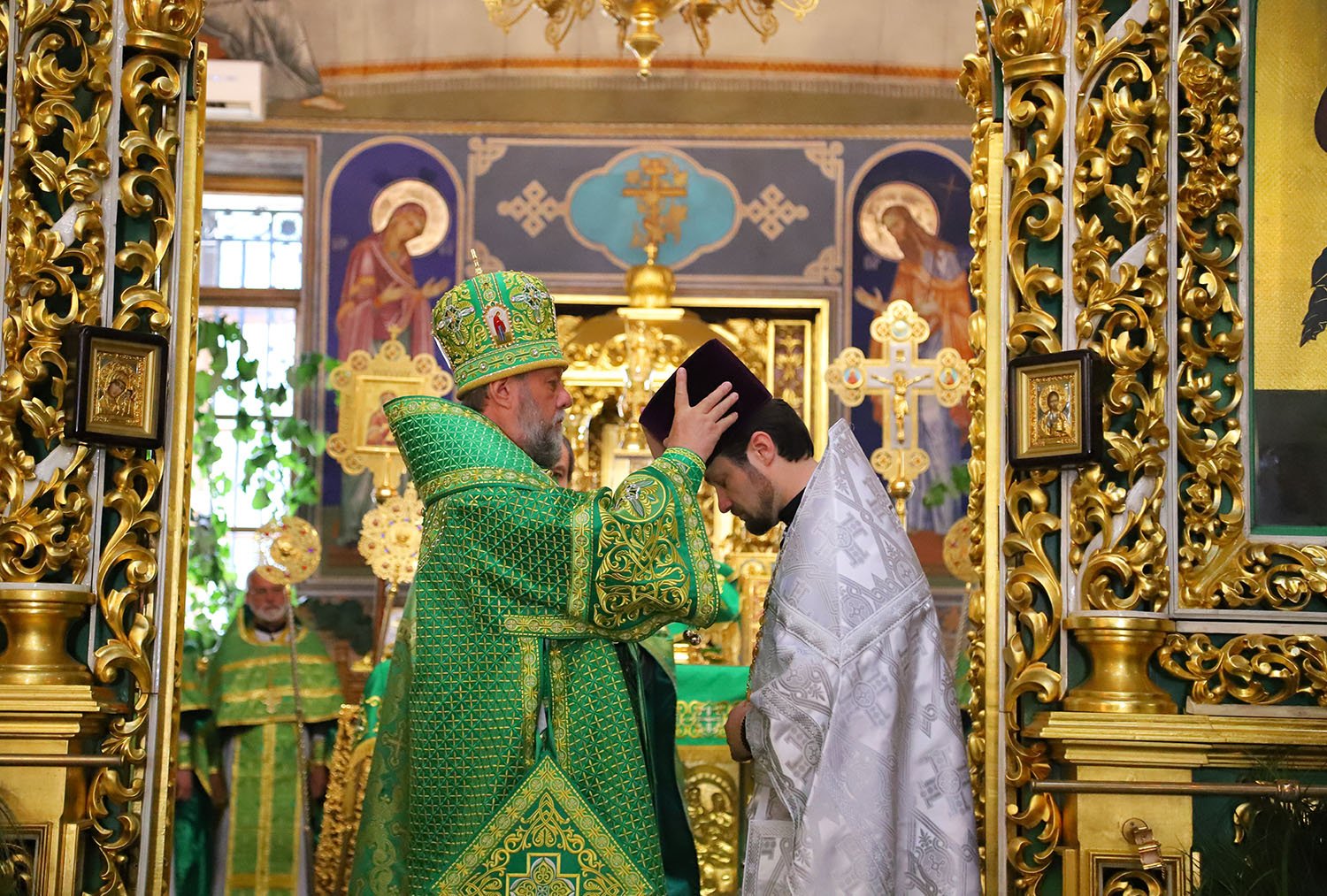  Mitropolia Chișinăului și a Întregii Moldove discută aderarea la Patriarhia Română