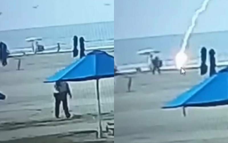  VIDEO Momentul în care o femeie, mamă a doi copii, este lovită de fulger în timp ce se plimba pe plajă