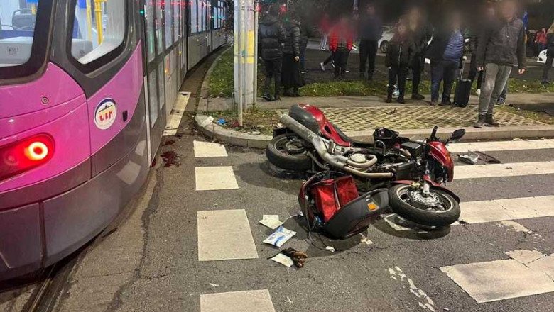  Coliziune între un tramvai şi o motocicletă: un tânăr a fost rănit