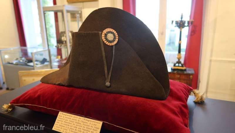  O pălărie a lui Napoleon I a fost vândută cu aproape două milioane de euro