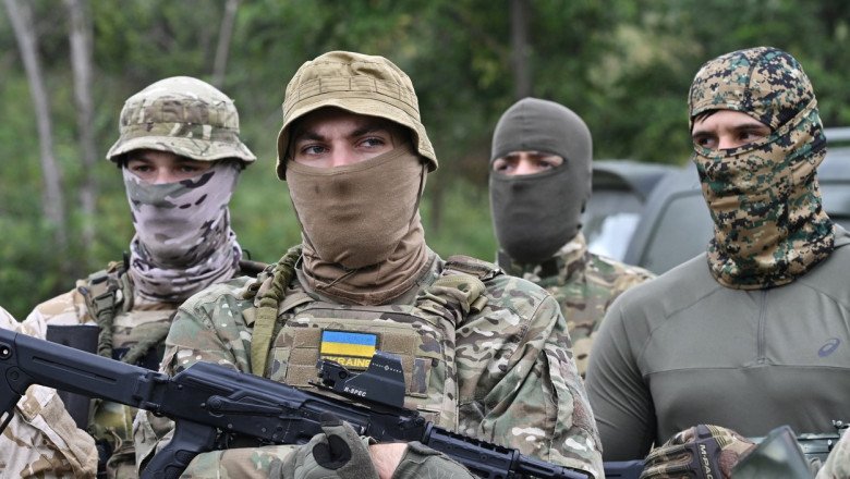  EXCLUSIV “Ziarul de Iaşi” a vorbit cu românii din tranşeele de pe front, în Ucraina. „Aici luptă doar idealişti. Banii primiţi nu merită”