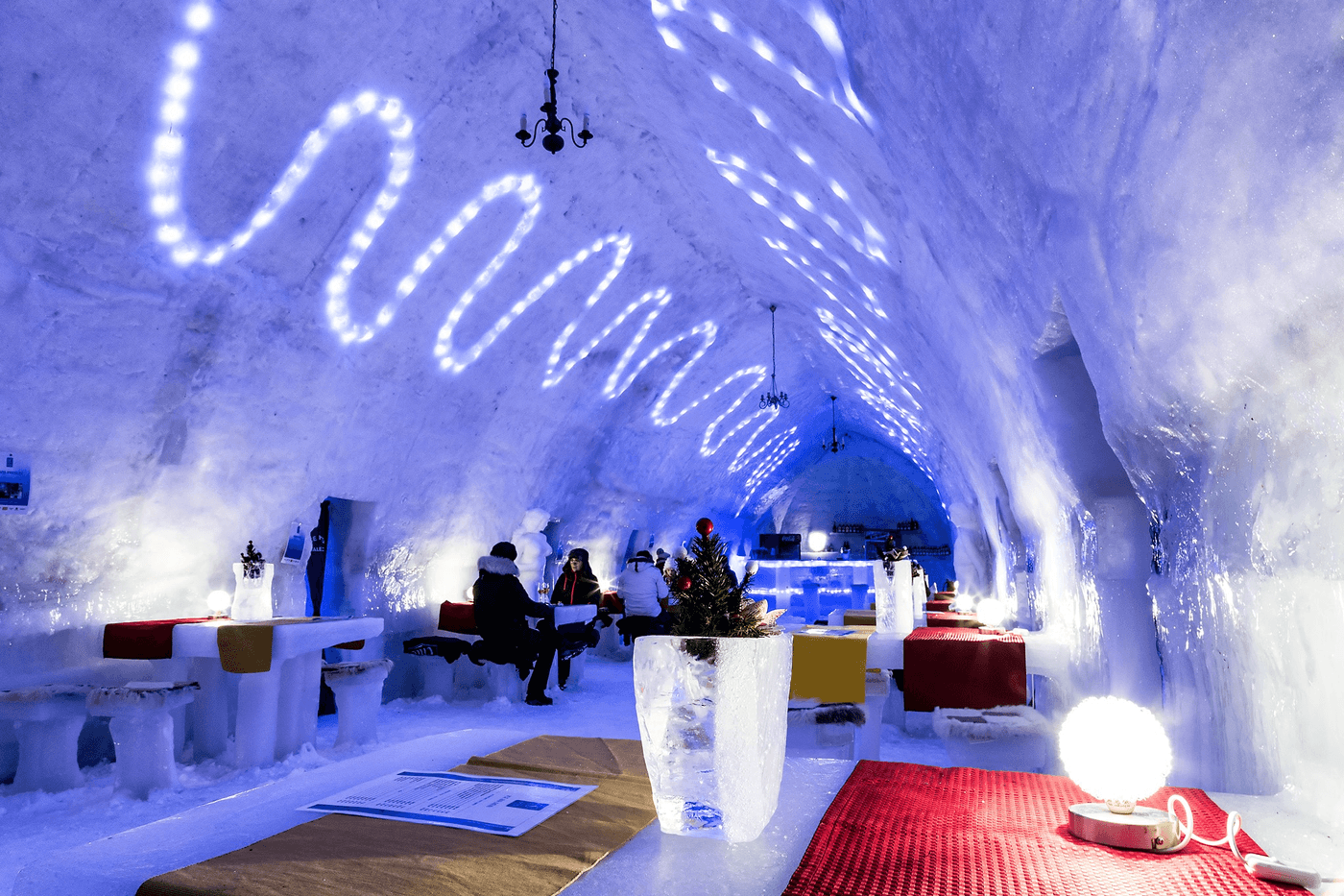  Hotelul de Gheaţă de la Bâlea Lac, promovat într-un top mondial al atracţiilor turistice de iarnă