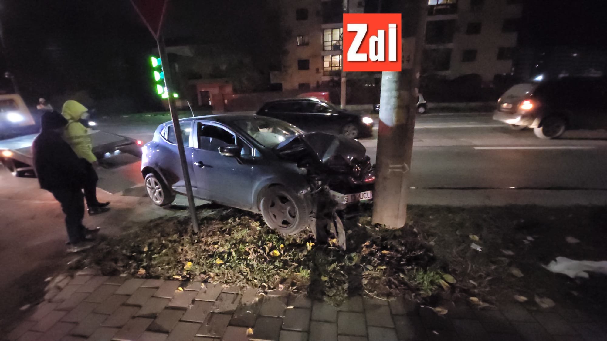  VIDEO – Un TIR a acroşat un autoturism pe strada Bucium