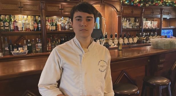  Un adolescent francez, Alan, stagiar la un restaurant, l-a dezarmat pe autorul atacului cu cuţitul