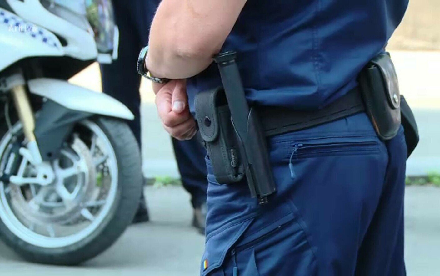  Timişoara – Un poliţist s-a împuşcat în barbă cu arma din dotare, în locuinţa sa