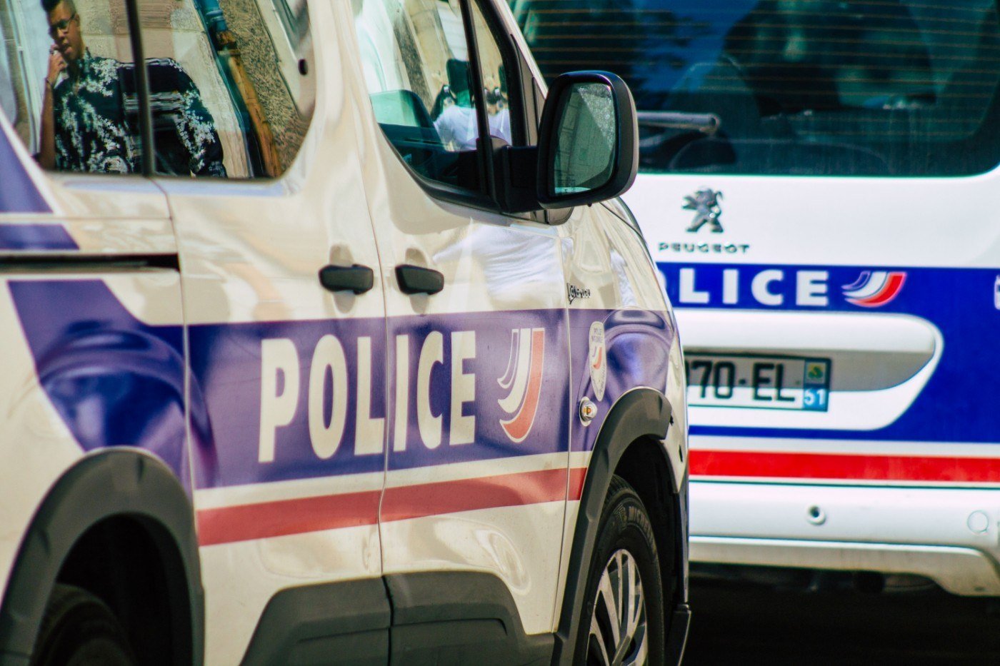  Un bărbat din Franța s-a predat poliției după ce și-a omorât toate cele trei fiice