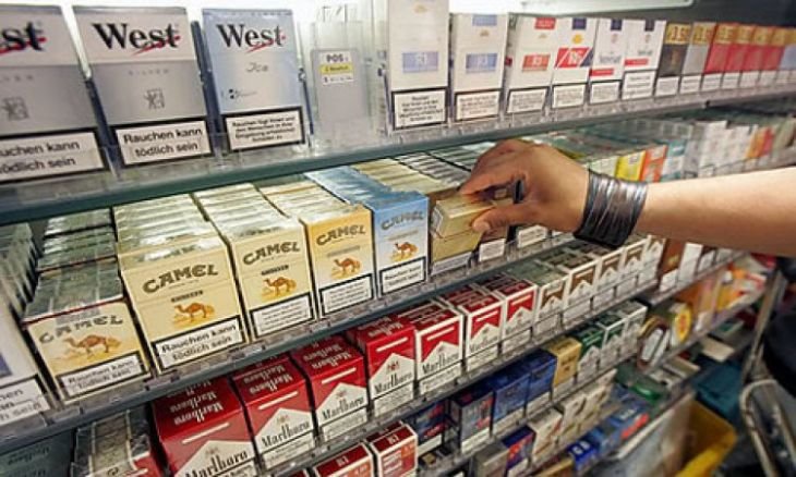  Un pachet de ţigarete urmează să coste 12 euro în Franţa în 2025 şi 13 în 2026