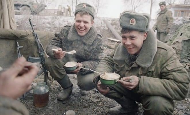  Soldaţi ruşi, otrăviţi la Simferopol. Două femei le-au oferit mâncare şi vodcă îmbibate cu arsenic şi stricnină: 24 au murit, 11 sunt la spital