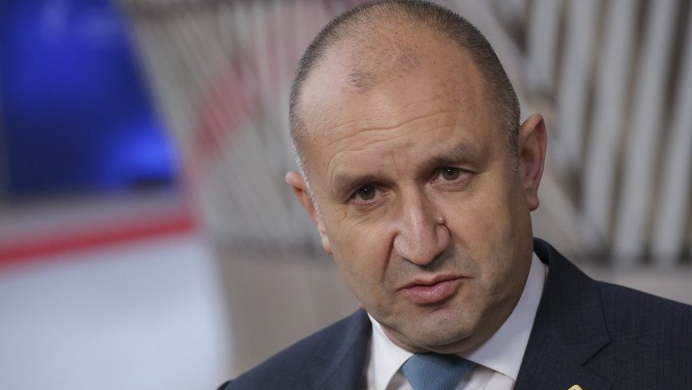  Preşedintele Bulgariei blochează donarea de transportoare blindate pentru Ucraina