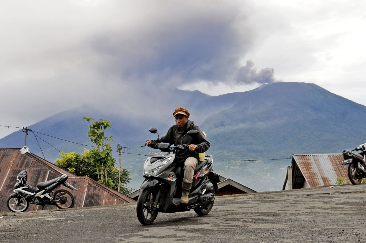  Unsprezece alpinişti, găsiţi morţi în urma erupţiei vulcanului Marapi din Indonezia