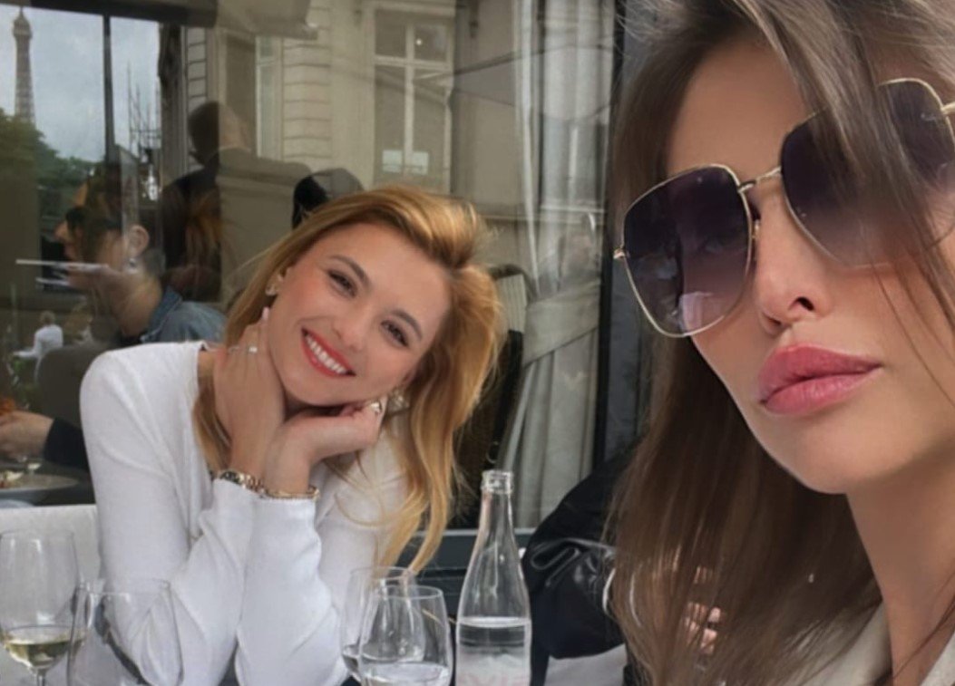 Sorina Docuz-Stan, buzoianca foarte apropiată de Marcel Ciolacu, la Paris cu prietena care are contracte cu PSD