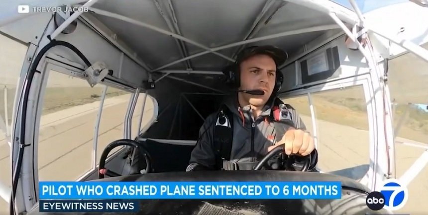  Un youtuber american care şi-a înscenat un accident de avion a fost condamnat la şase luni de închisoare
