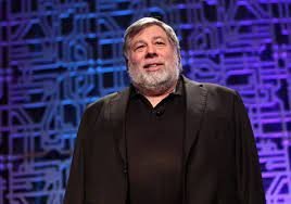  Steve Wozniak, co-fondatorul Apple, va deveni cetăţean sârb