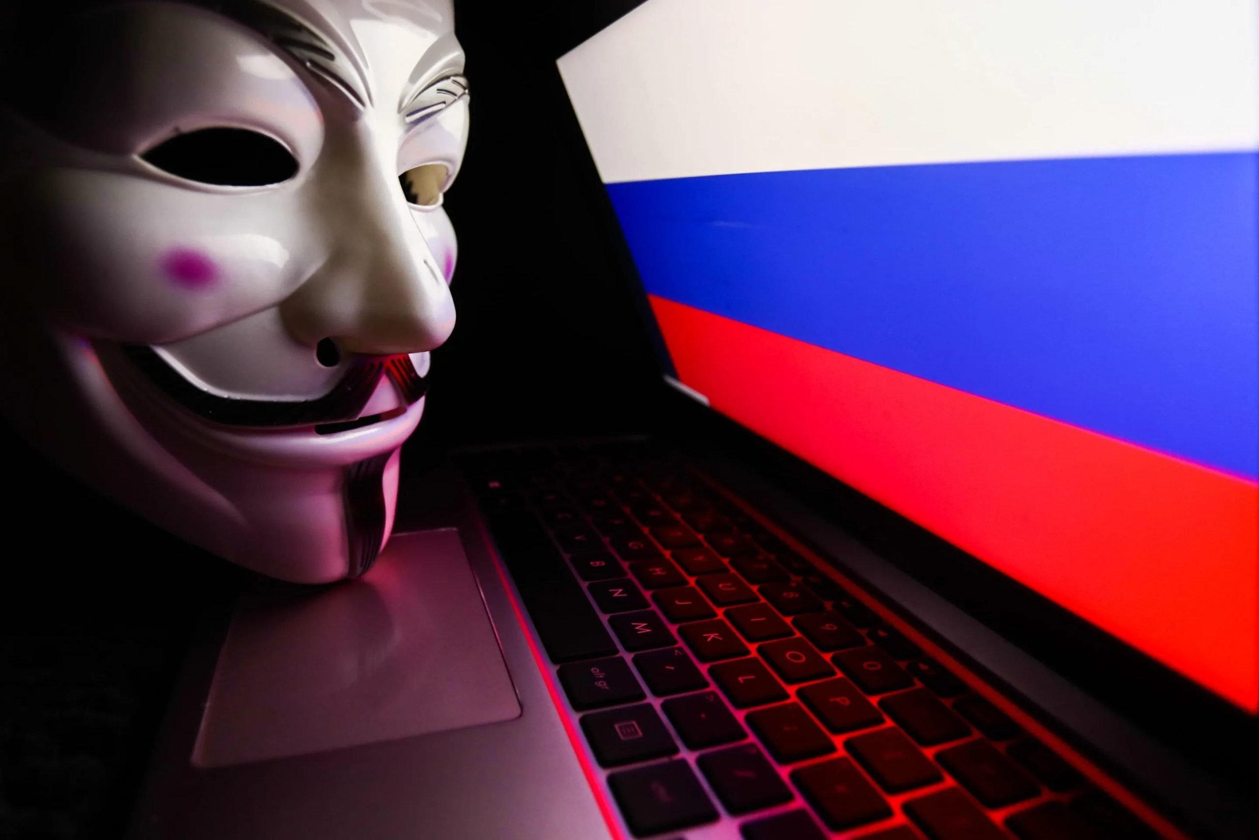  Marea Britanie acuză FSB de spionaj cibernetic şi îl convoacă pe ambasadorul Rusiei