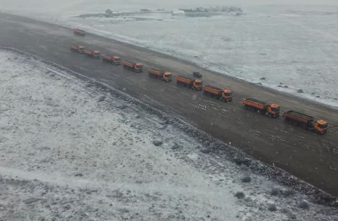  Autostrada A7 face paşi prin zăpadă spre Paşcani. Imagini de azi cu stadiul lucrărilor – VIDEO