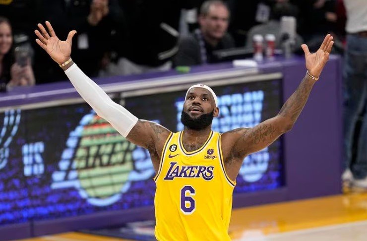  Los Angeles Lakers şi LeBron James au câştigat prima ediţie a Cupei NBA