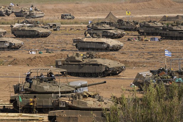  Tancurile israeliene şi-au făcut drum duminică spre centrul oraşului Khan Younis