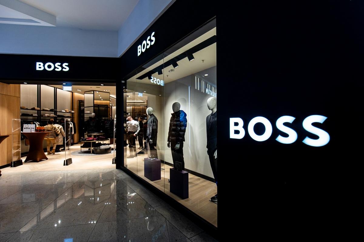  Prima locație din afara Capitalei a brandului premium HUGO BOSS s-a inaugurat în Palas Iași