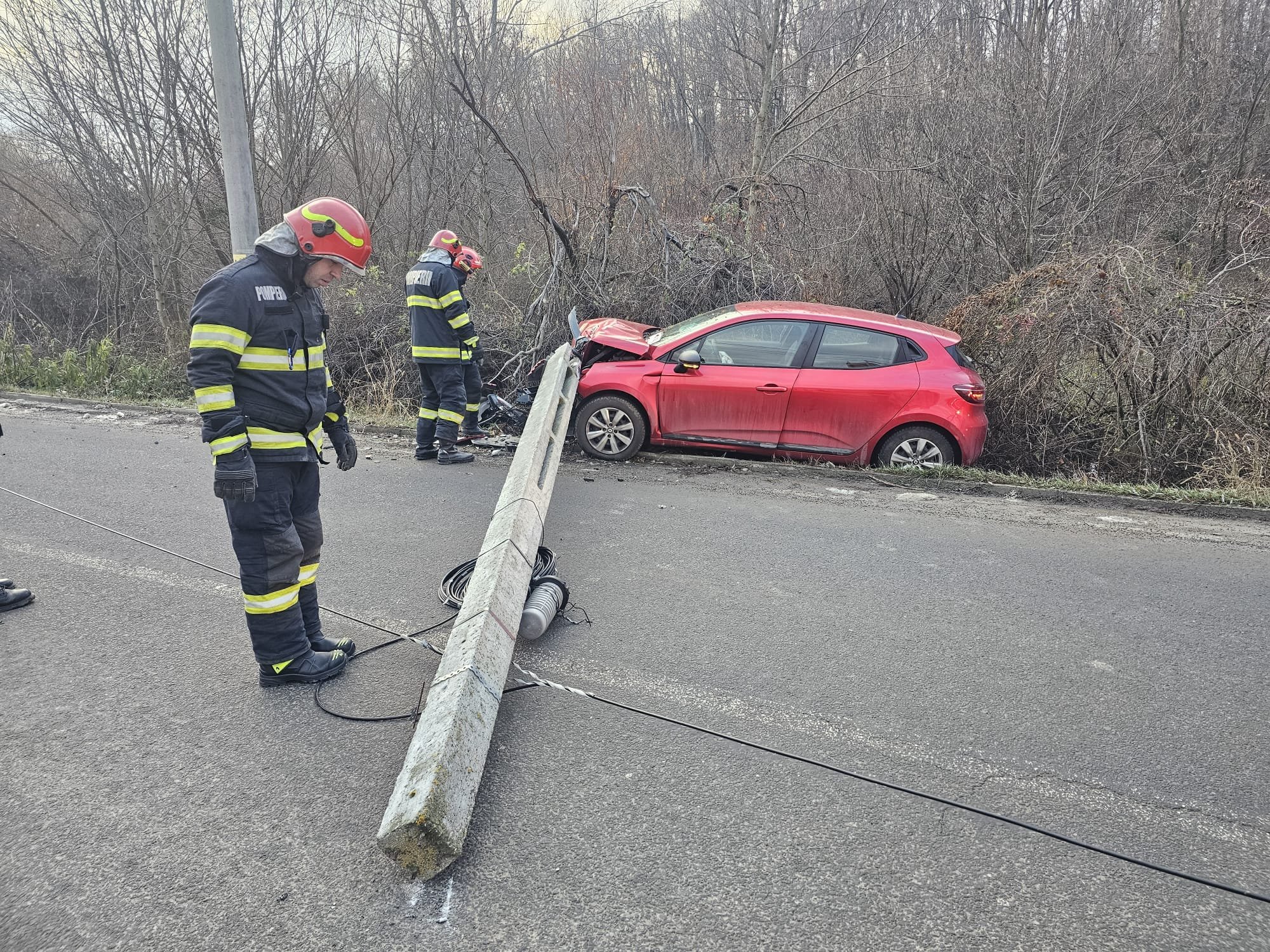  Un autoturism a intrat la Bârnova într-un stâlp şi l-a pus la pământ