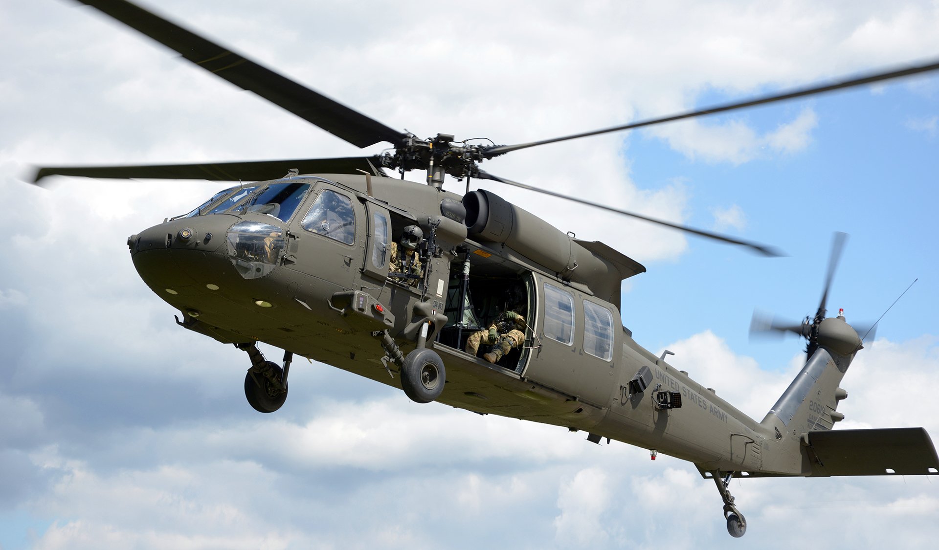  Al şaselea elicopter Black Hawk destinat intervenţiilor în situaţii de urgenţă a ajuns în România
