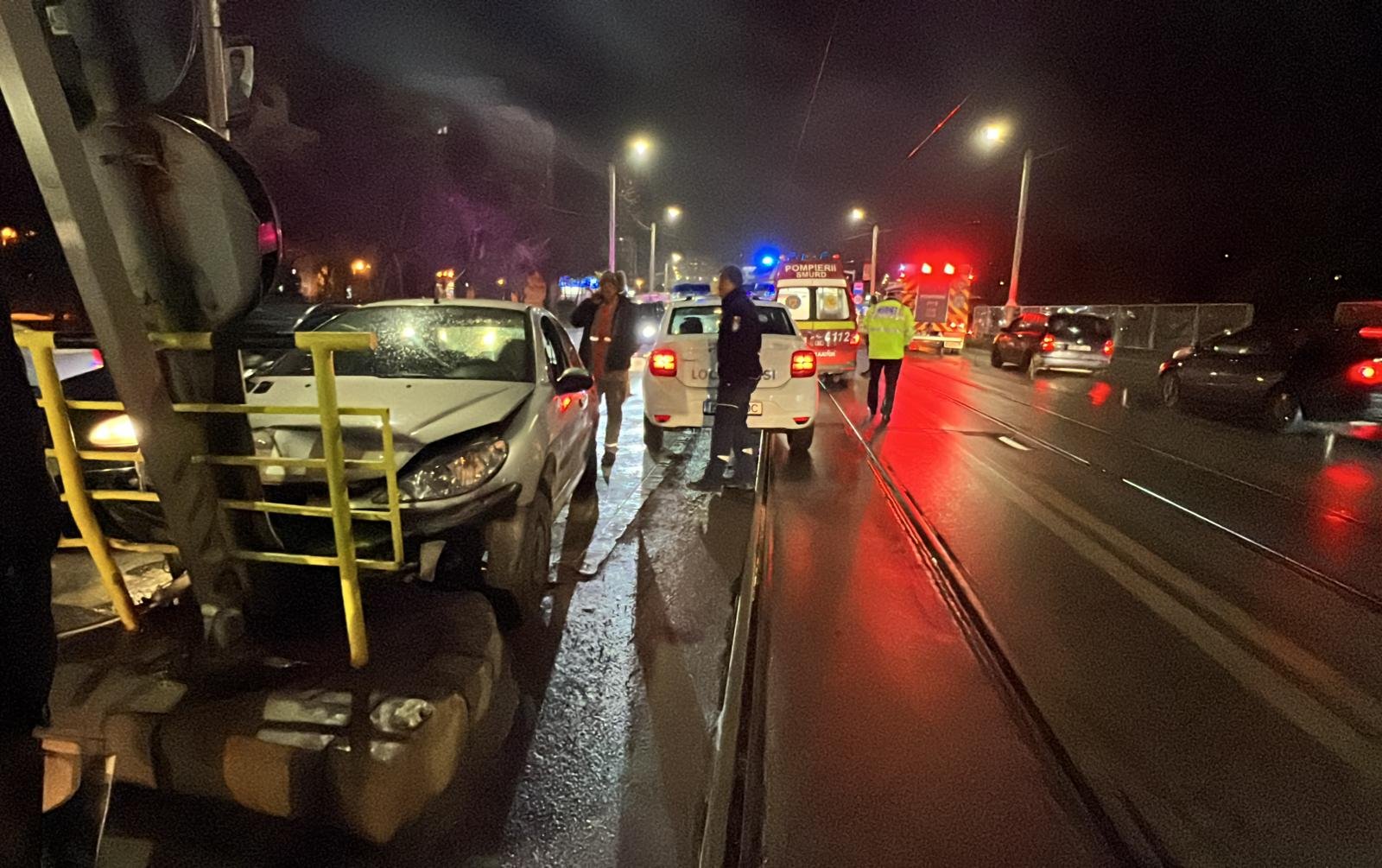 O șoferiță s-a oprit cu mașina într-un refugiu de pietoni din Nicolina