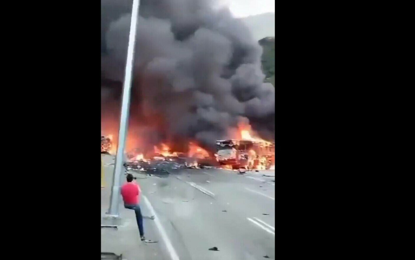  Carnagiu pe o autostradă din Venezuela. Cel puţin 16 persoane au murit după ce un camion a intrat în mai multe maşini