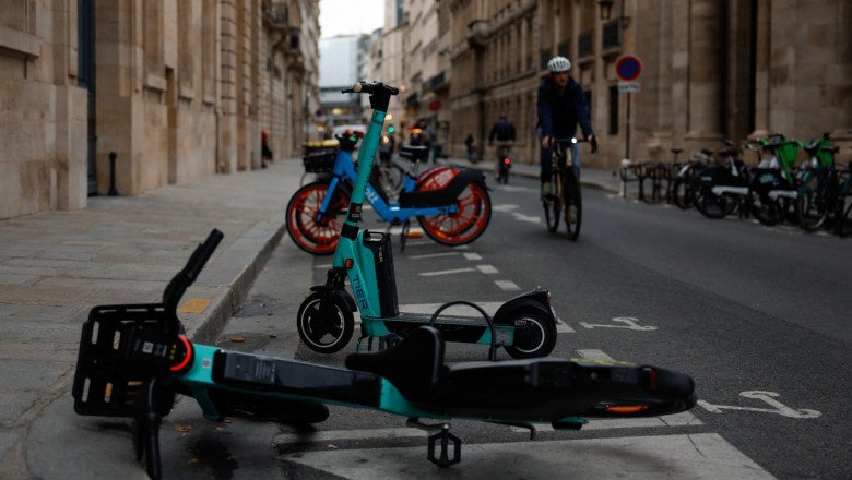  Paris: Un bărbat pe trotinetă a lovit intenţionat un pieton şi a murit în urma impactului