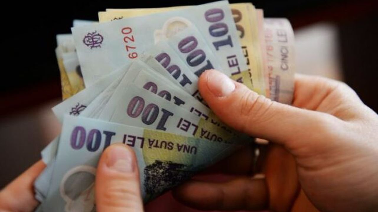  Ciolacu anunță că salariul minim va crește în 2024 , de la 1 iulie