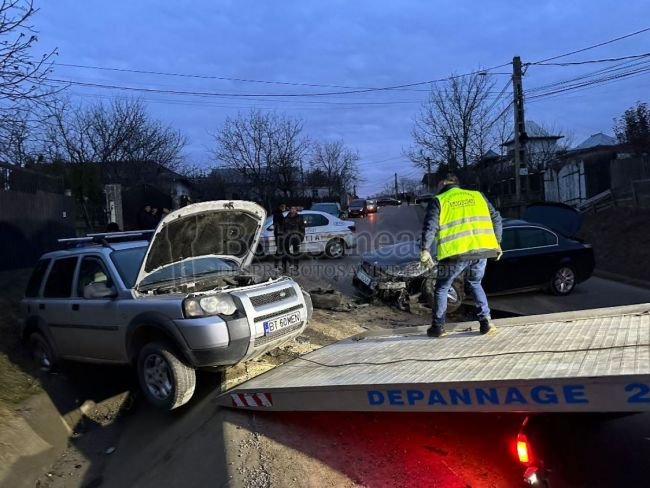  VIDEO Land Rover aruncat în șanț de un BMW într-o curbă, în apropiere de Botoșani