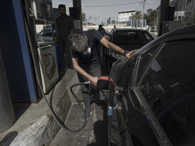  Pană majoră la majoritatea benzinăriilor din Iran, care ar fi căzut victime ale unor hackeri din Israel