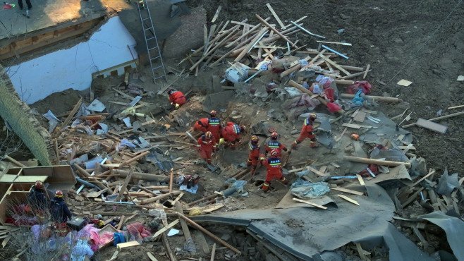  Cutremurul de luni din China a lăsat în urmă 118 de morţi şi 220 de răniţi