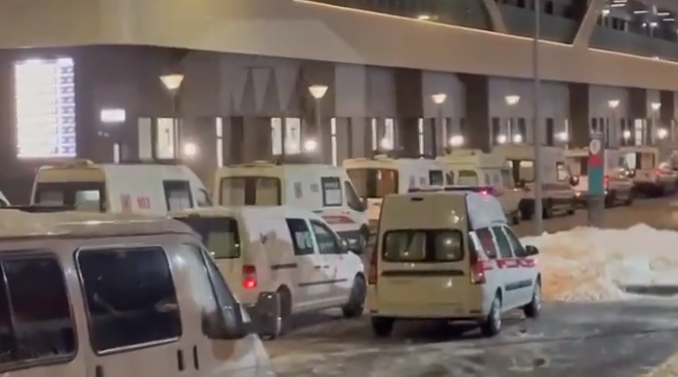 VIDEO O boală misterioasă lovește în Rusia: Cozi cu zeci de salvări sunt văzute la intrarea spitalelor din marile orașe
