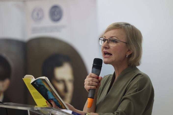  Scriitoarea din Republica Moldova, Radmila Popovici, şi-a lansat cea mai recentă carte la Iaşi