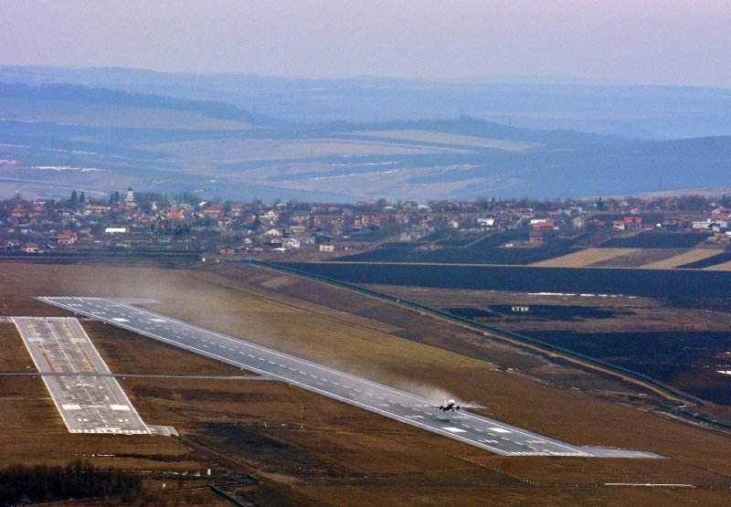 Aeroportul a pus gând rău unei case din Aroneanu, la 10 ani după ce a fost ridicată