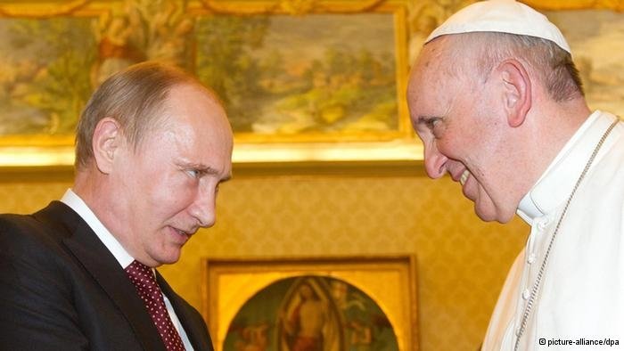  De ce întârzie mereu? Putin l-a lăsat pe Papa să-l aştepte 50 de minute