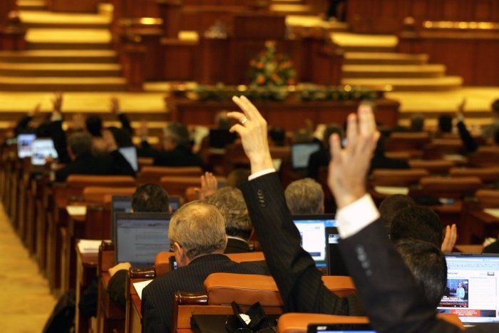  Parlamentul a adoptat bugetul pe 2014. Puterea ar putea intra în Cartea Recordurilor