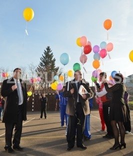  Zilele învăţământului special la Iaşi, promovate cu baloane colorate (FOTO)