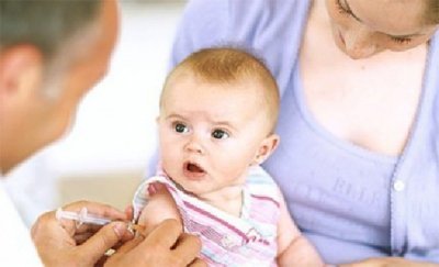  Părinţii nu-şi vaccinează bebeluşii. Medicii vorbesc de epidemii