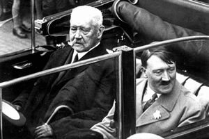 După 80 de ani, lui Hitler i s-a retras titlul de cetăţean de onoare al unui oraş german