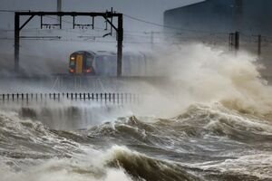  Inundaţii în vestul Marii Britanii şi în Scoţia