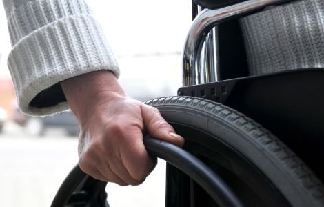  Persoanele cu handicap, victime ale şmenarilor în Iaşi. S-au ales cu bilete false
